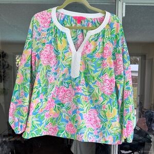 Lilly Pulitzer cheerful long sleeved chemise, pristine condition